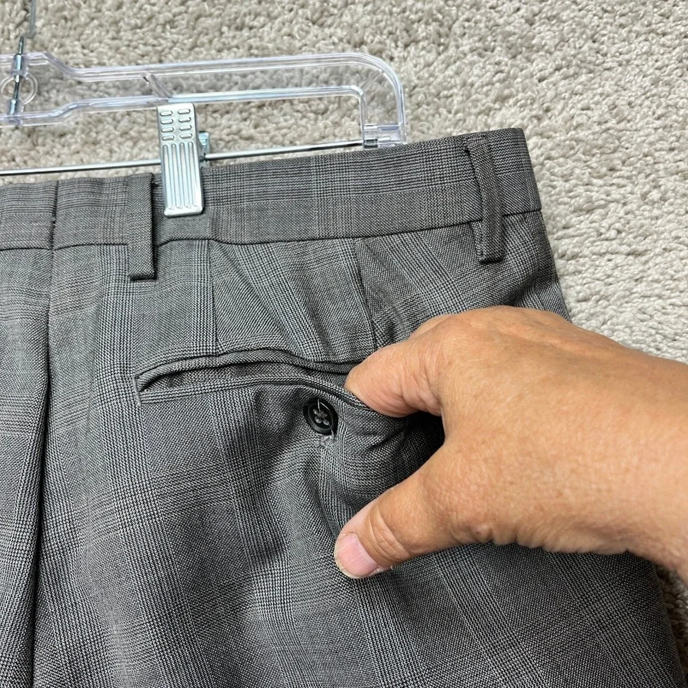 Banana Republic small hole